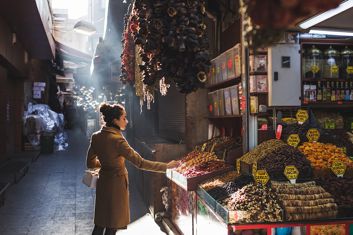 The Spice Bazaar: A Sensory Journey Through Istanbul\'s Exotic Aromas