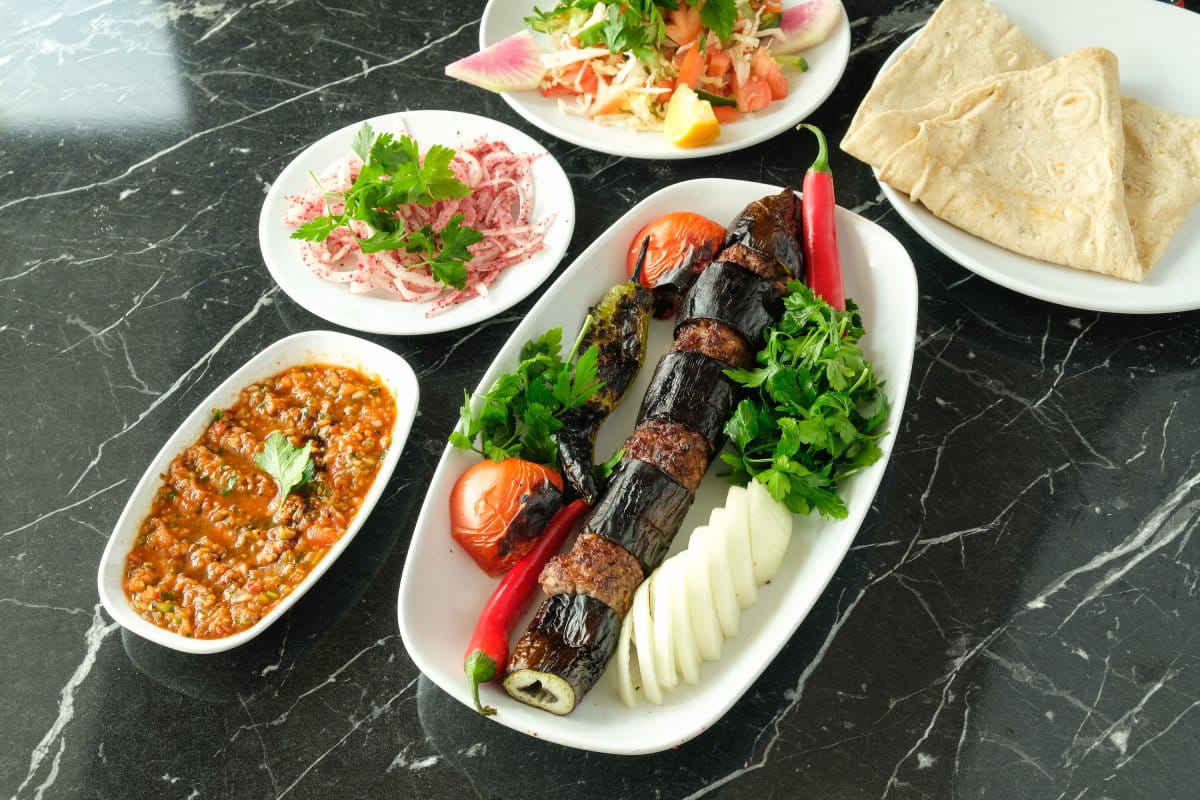 The Fusion of Flavors: International Influences on Istanbul\'s Culinary Scene